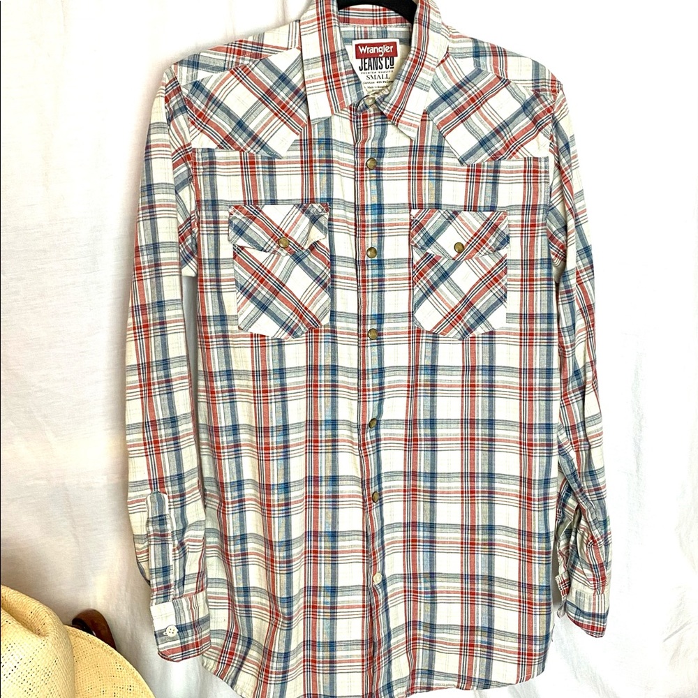 Wrangler Jeans Co. men’s western vintage-look shirt.